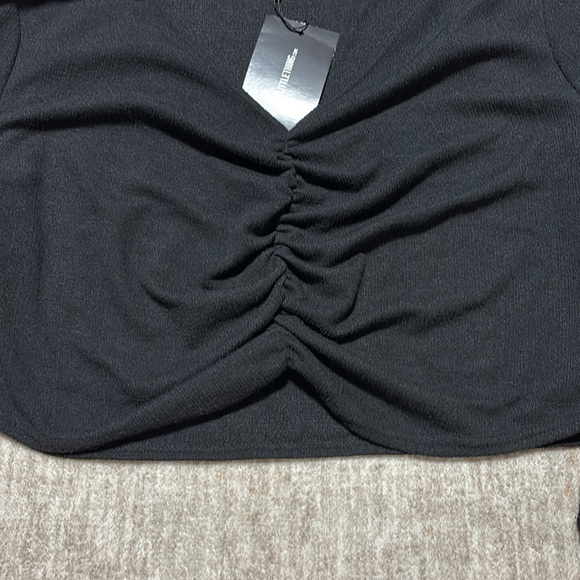 NWT Pretty Little Things 20 Light weight sweater Black cropped ruched Spring - Picture 4 of 5